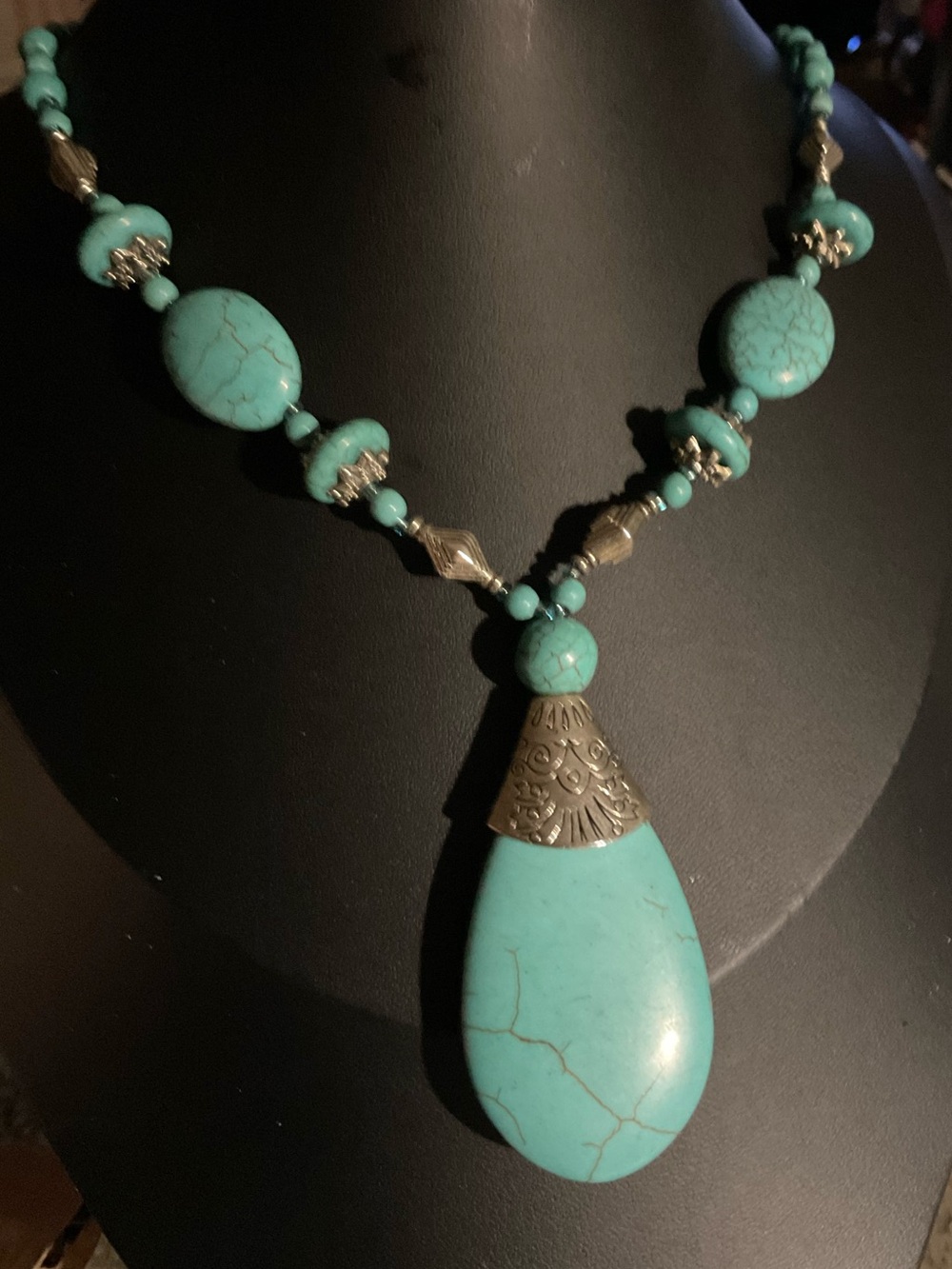 Southwest Blue Turquoise Color Stone Pendant Necklace Silver Tone 1933